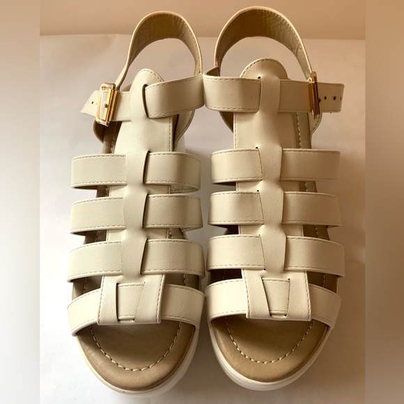 koi Shoes Koi Footwear White Chunky Platform Summer Sandals Fits